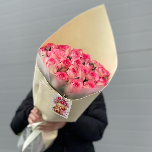 Ramo de rosas en la esquina