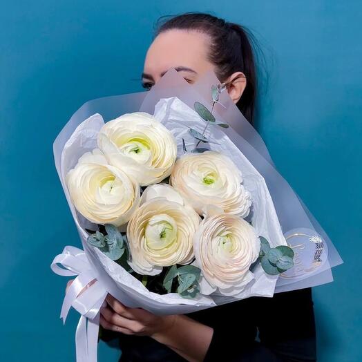 Bouquet of buttercups and eucalyptus. Ranunculus. Monobucket 667. Leora Flowers flower fashion house