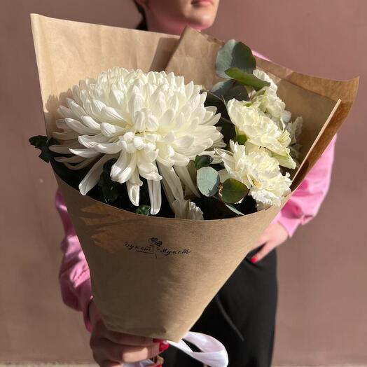 Ramo "Assol" (crisantemo Antonov, clavel, alstroemeria)