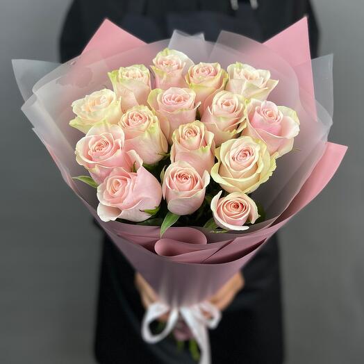 Моно букет 37 из 15 нежно-розовых роз премиум сорта Frutetto