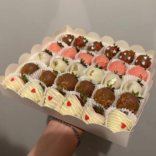 Chocolate-covered strawberries "Strawberry charm"