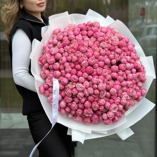 Мега букет из кустовой розы