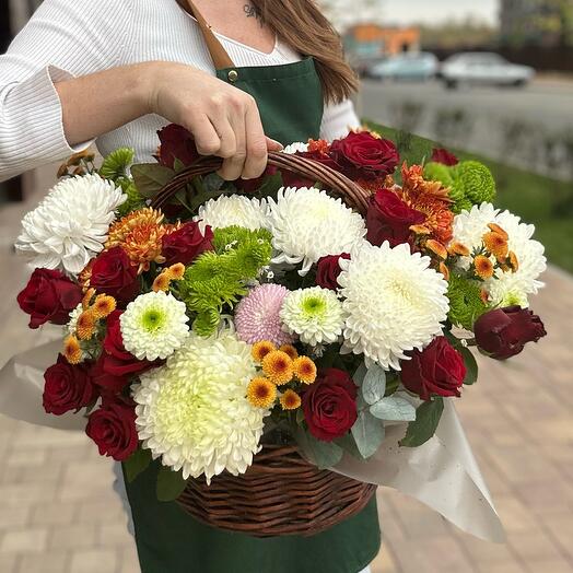 Корзина с цветами «осенний микс»