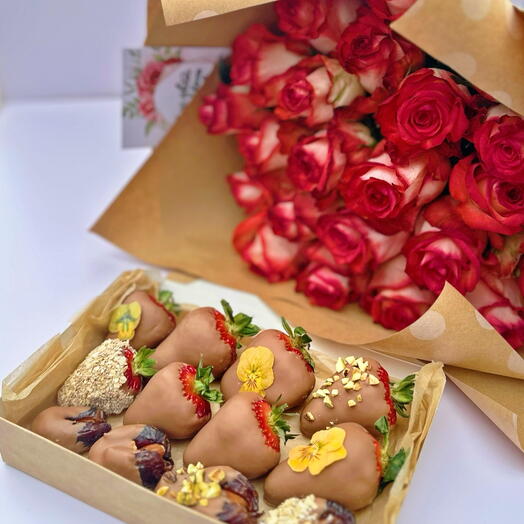 Set of the Strawberries with Roses