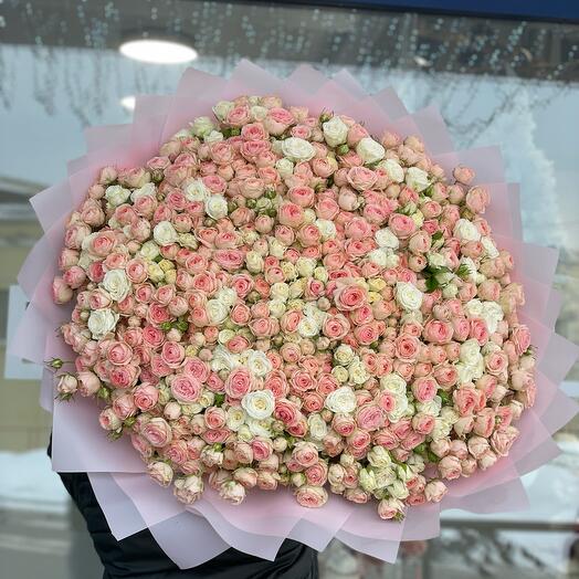 Букет из 150 кустовых пионовидных роз