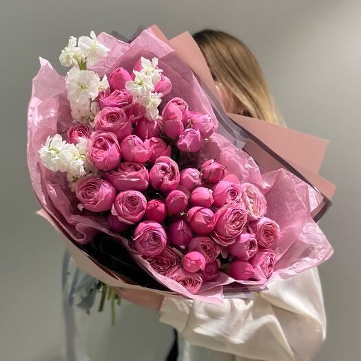 Peony-shaped pink roses with mattiola
