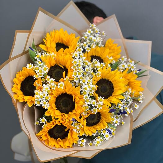 Ramo de girasoles, margaritas e iris
