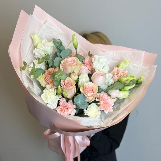 Bouquet 186 из роз и эустом нежных оттенков