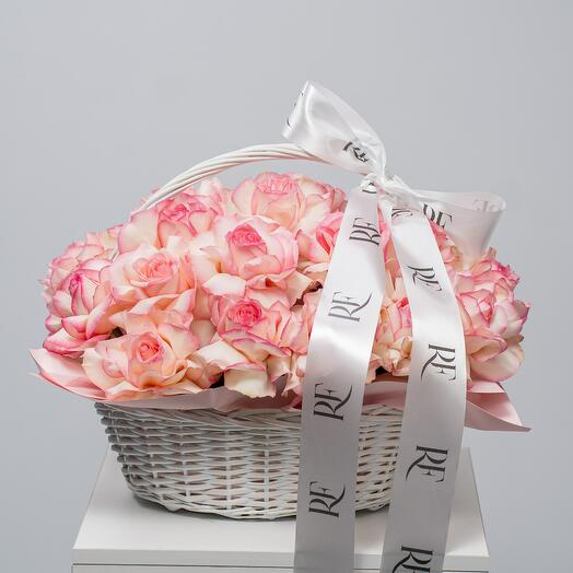 Корзина из раскрытых роз L