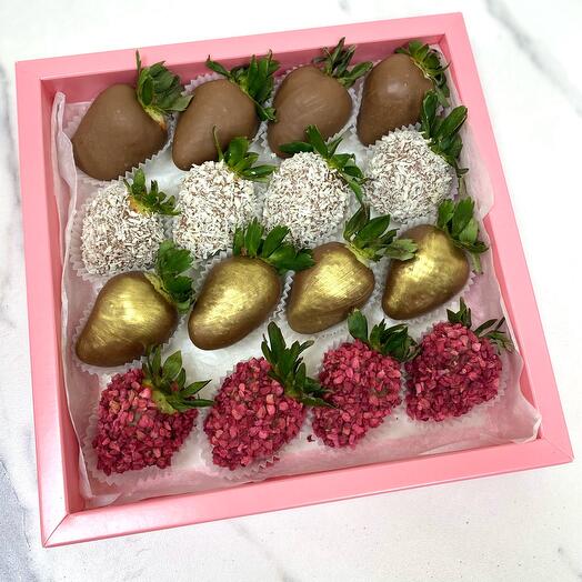 Strawberries in chocolate "MIDI" 15-16 pcs