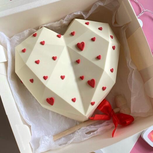 Шоколадное сердце с клубникой в шоколаде