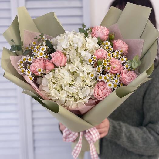Гортензии,кустовые розы и ромашки🎀