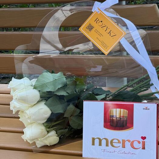 Сумочка из 15 белых роз и Merci