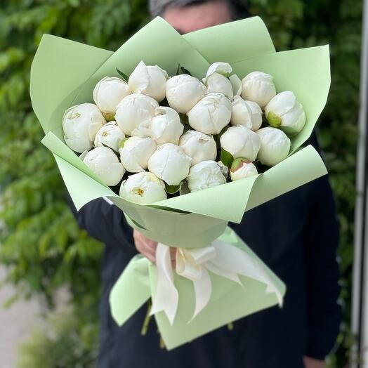 Белые пионы (21 шт) нежный букет