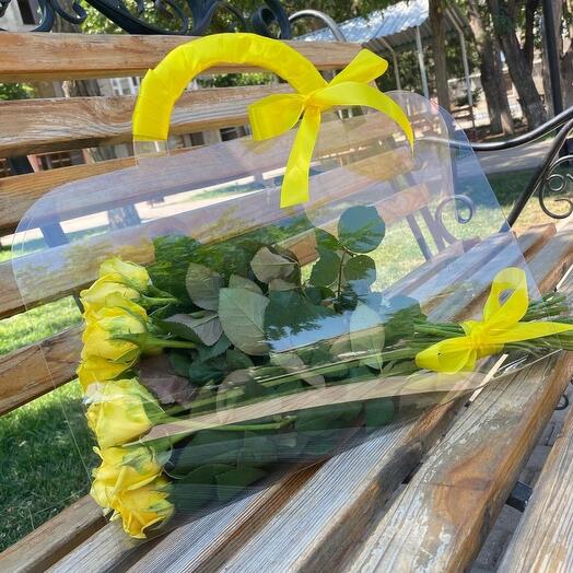 Розы  желтые  в сумке 15 шт