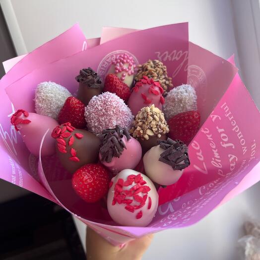 Букет 17 клубник в шоколаде