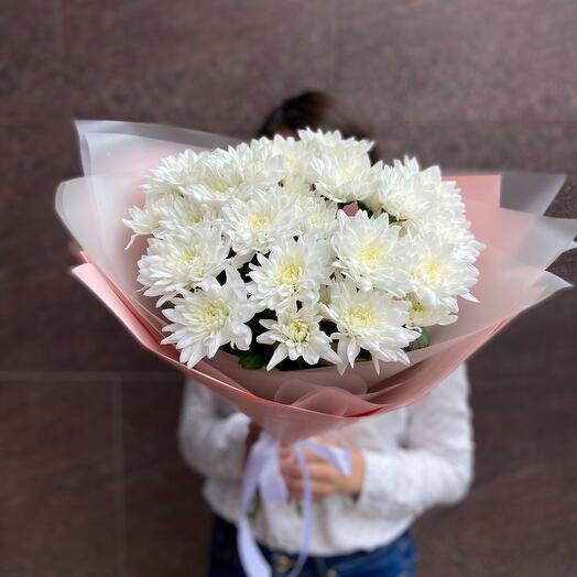 Bouquet of 5 chrysanthemums in a package