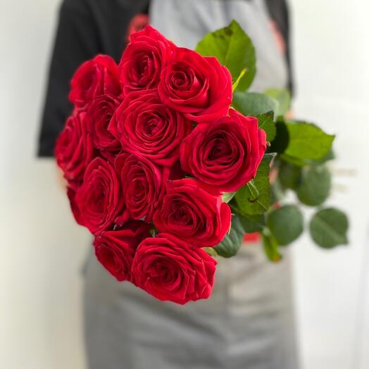 Ramo encanto de 13 rosas rojas 60cm