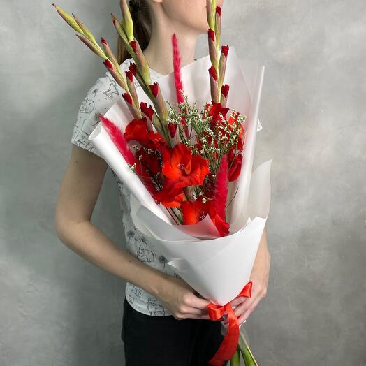 Букет алых гладиолусов