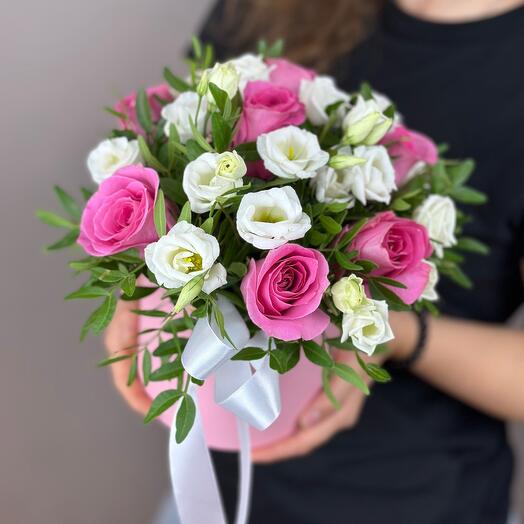 Коробка Беби Лав с розами и эустомой