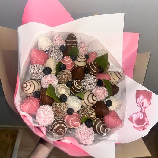 Chocolate-covered strawberries 4