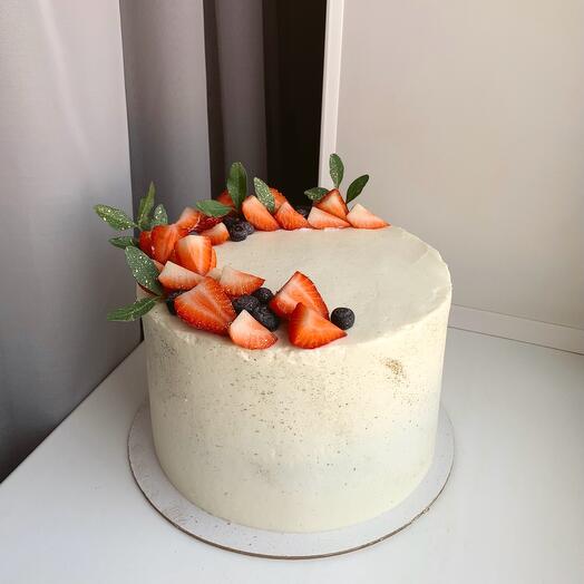 Pastel con decoración de bayas para la compañía de 5 personas