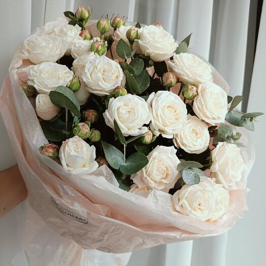 Peony-shaped bush roses "Caramel"