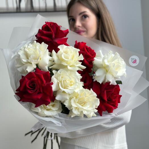 Bouquet of delicate white and red roses