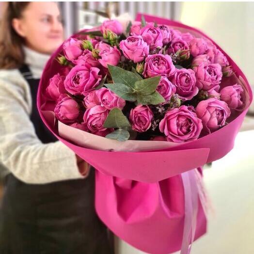 Огромный букет кустовые пионовидные розовые розы