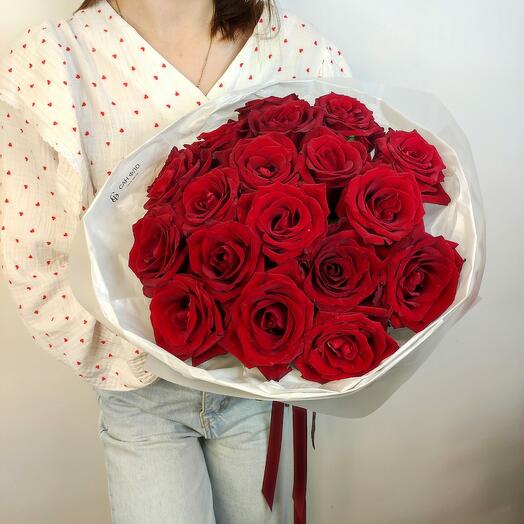 Моно букет из 19 красных роз