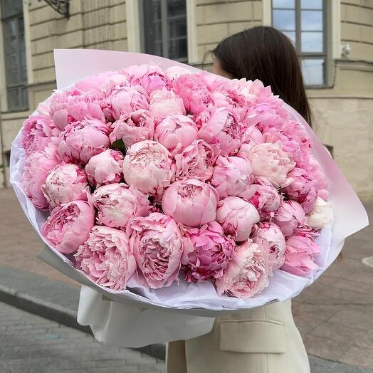 Букет из шикарных пионов