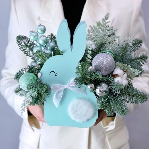 Композиция «Зайка под елочкой»