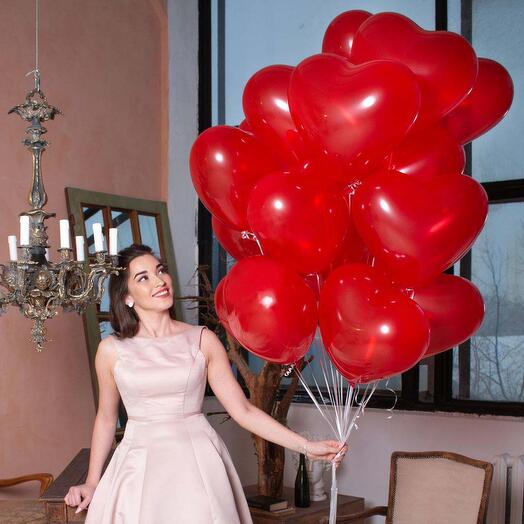 20 красных сердец из латекса