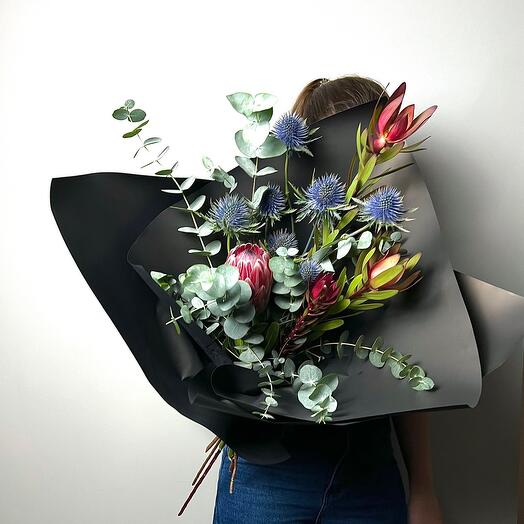 Мужской букет «наблюдатель»: протея, эрингиум ,леукадендрон, эвкалипт