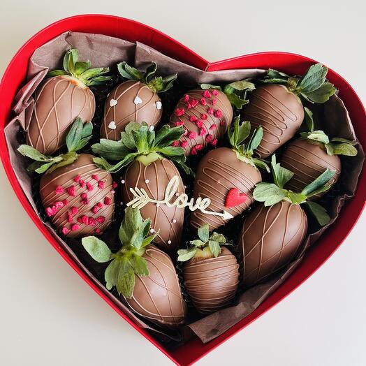 Клубника в шоколаде love