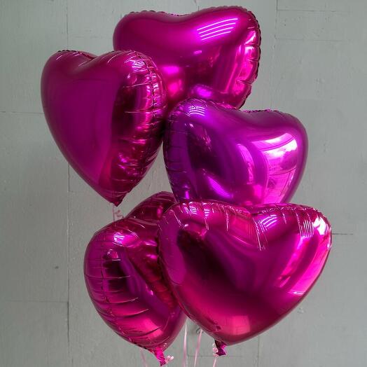 Set of 5 crimson balls in the shape of a heart