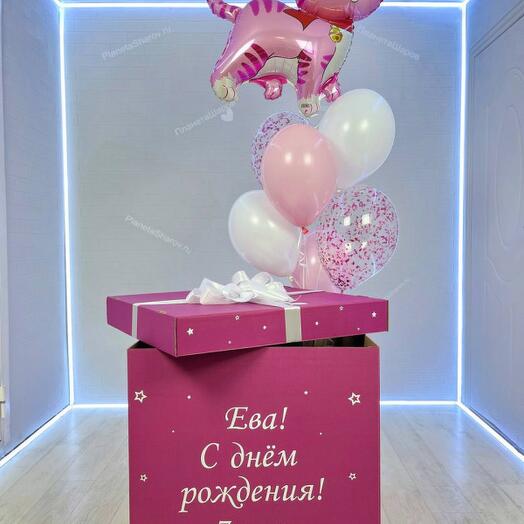 Подарочная коробка с кошечкой