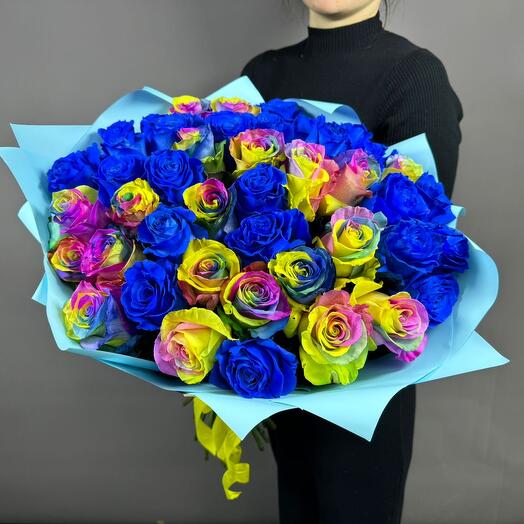 Синие и радужные розы микс 51