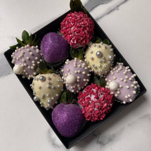 Набор клубники в шоколаде Purple. Подарок для жены
