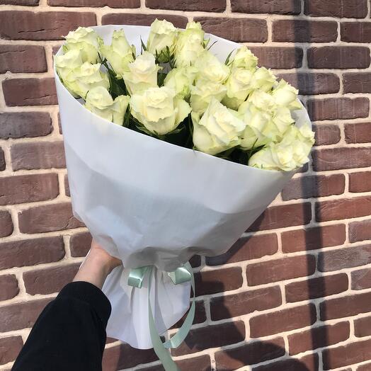 Букет из 25 белых роз Аваланж