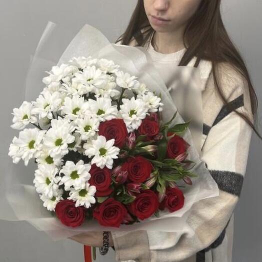 Букет из хризантем и роз