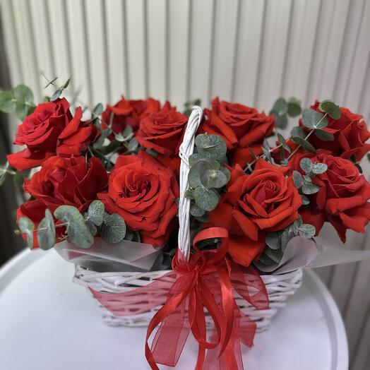 Корзина с розами