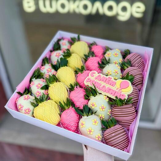 Клубника в шоколаде 25шт. «С Днём Рождения»🌸