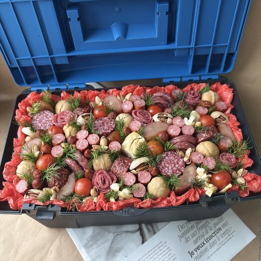 Ящик для инструментов с мясным наполнением