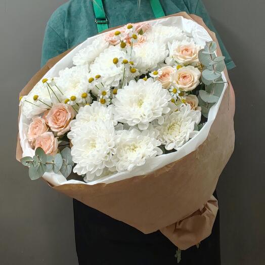 Bouquet "Charm" with chrysanthemum, roses and daisies