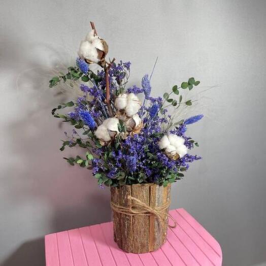 Весенняя композиция из сухоцветов и хлопка