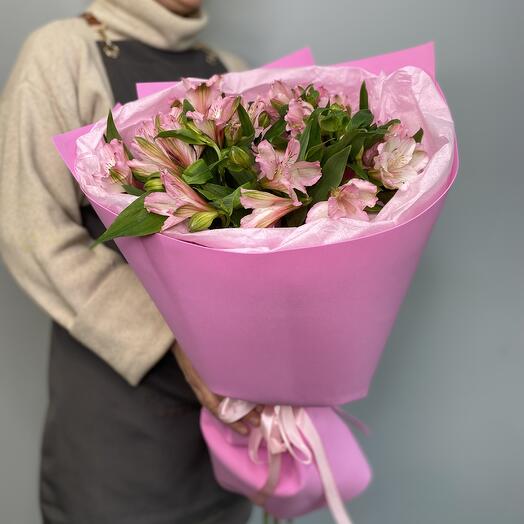 Букет из розовых альстромерий