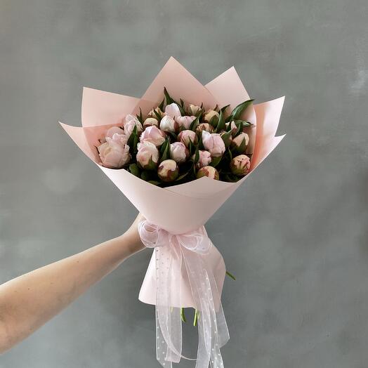 25 розовых пионов