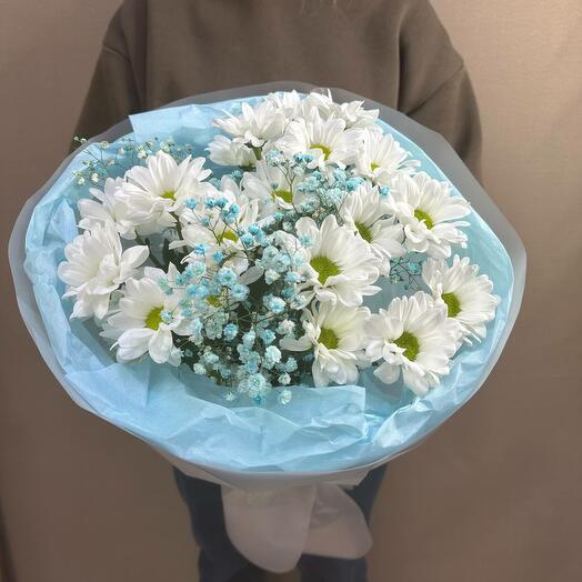 Круглый букет с хризантемой