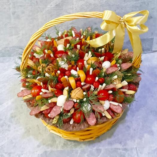 Мужская колбасная корзина,мужской букет